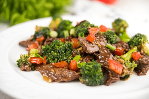 Jing Ling's Beef & Capsicum: Savory Delight with Oyster Sauce!