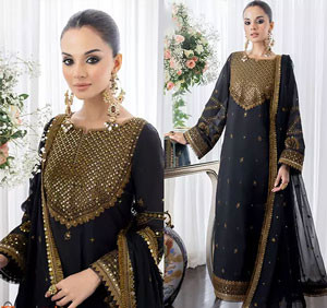 Exquisite Craftsmanship: Rangoon Designer Suits – A Symphony of Style and Tradition